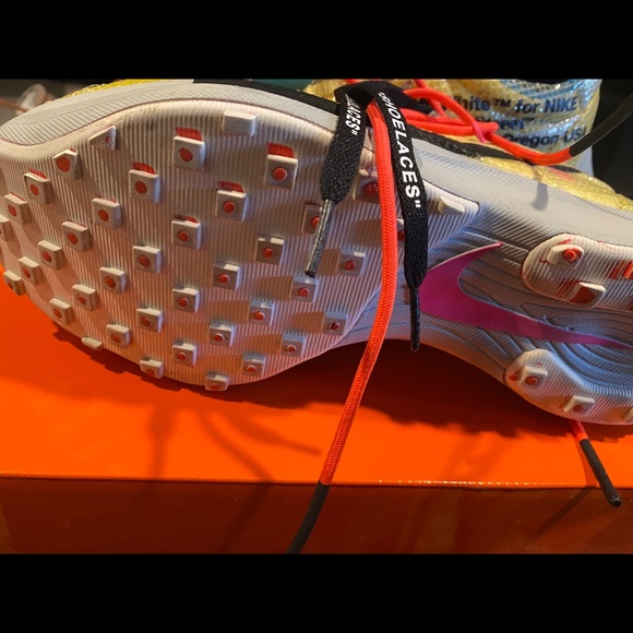 Sneakers - Picture 3 of 5